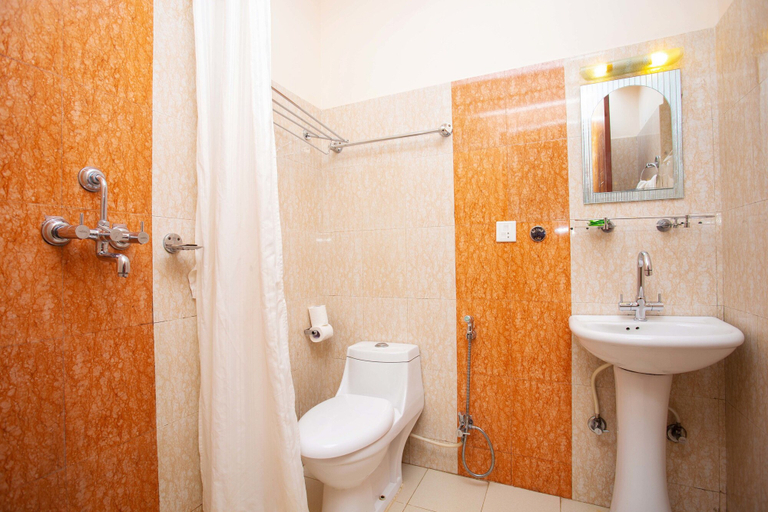 Bathroom 5, Hotel Crystal Palace, Gandaki