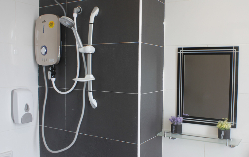 Bathroom 4, H2H Euro House, Kinta
