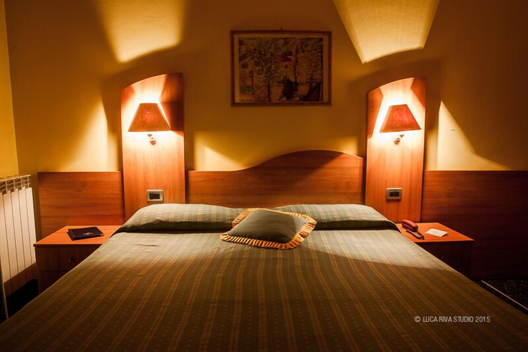 Bedroom 4, Hotel Zurigo, Savona