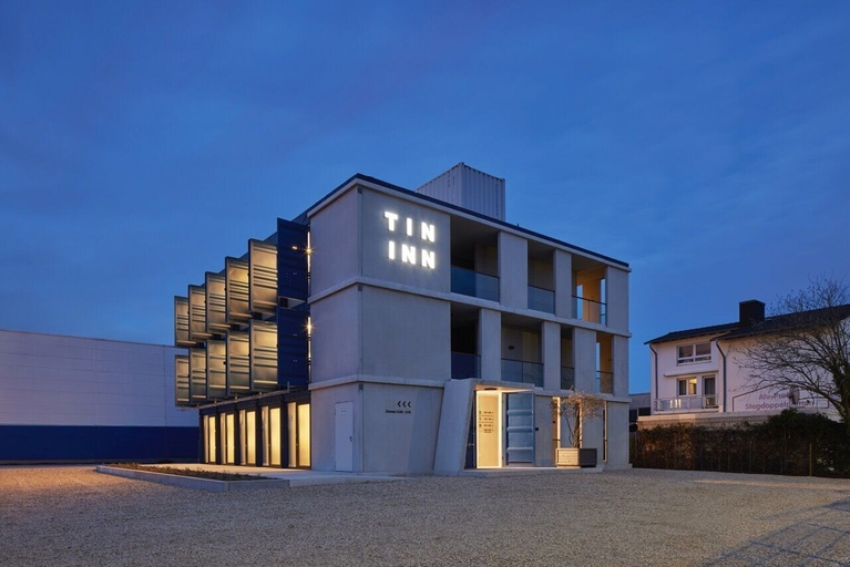 Exterior & Views