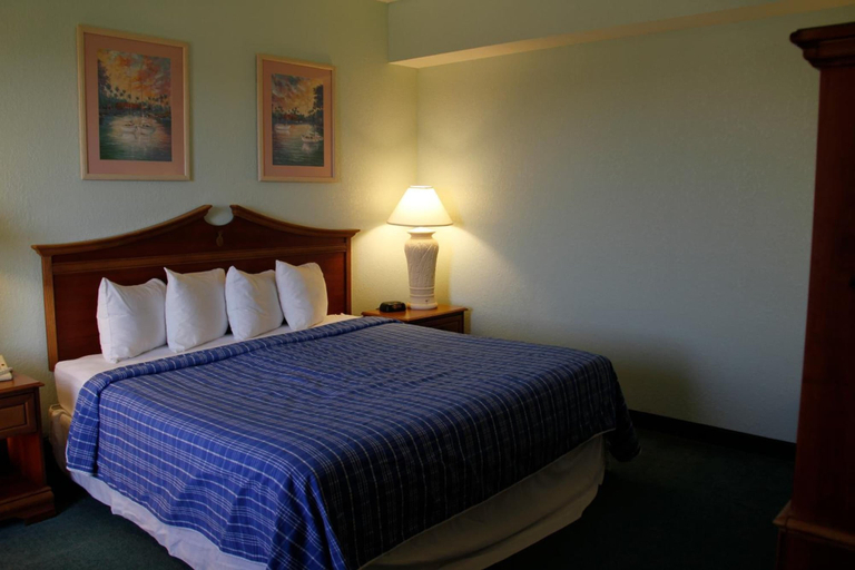 Bedroom 3, Motel 6 Cocoa Beach, FL, Brevard