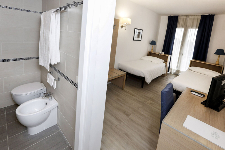 Bathroom 4, Hotel Giardino d'Europa, Rome