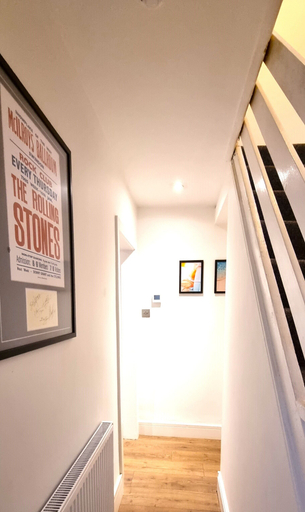 Others 3, Modern 6 Bedroom 4 Bath House w Parking, Swindon