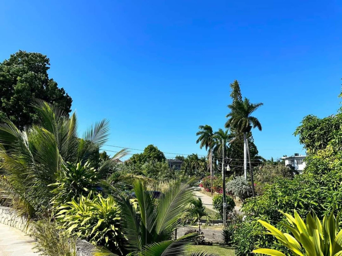 Others 5, Villa Chinnor
