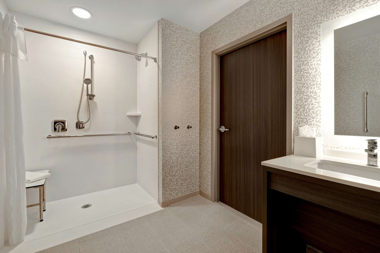Bathroom 18