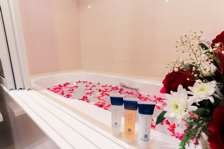 Bathroom 10