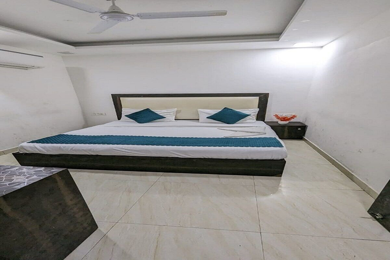 Bedroom 5, Hotel The Green Arrow, Delhi