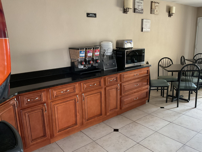Food & Drinks 5, Super 8 by Wyndham Chattanooga/East Ridge, Hamilton