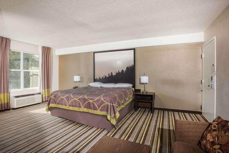 Bedroom 2, Super 8 by Wyndham Sevierville Riverside, Sevier