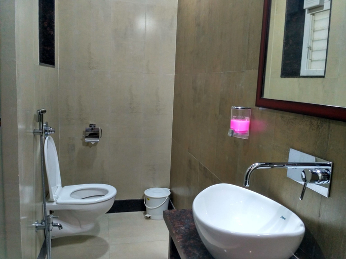 Bathroom 3, Hotel Majestique pune, Pune
