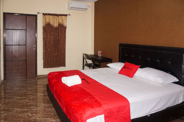 RedDoorz near Stasiun Kroya, Cilacap