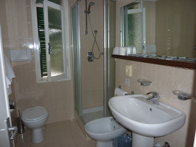 Bathroom 11