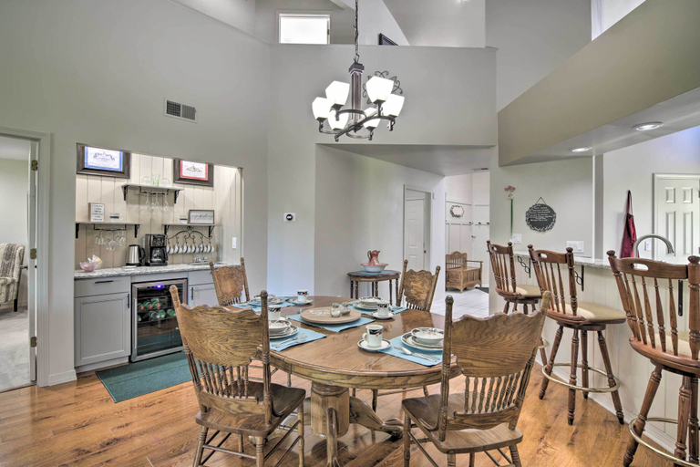 Food & Drinks, Spacious Branson Condo: 3 Mi to Table Rock Lake!, Taney