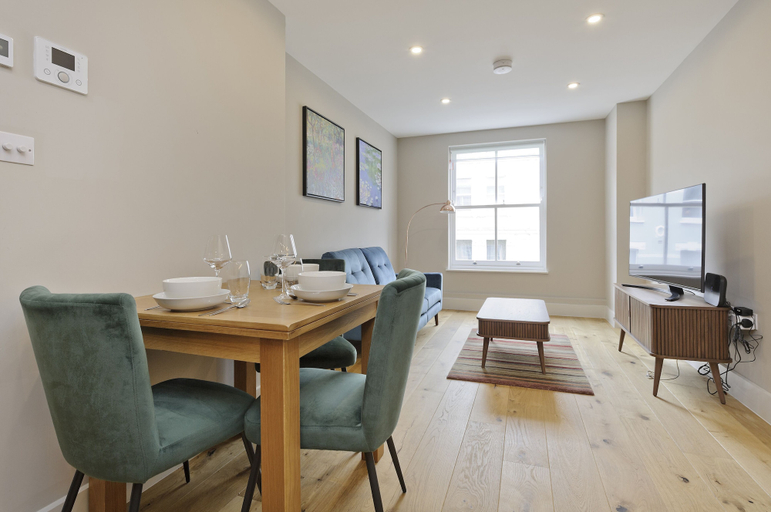 Others 3, Immaculate new Apartment in Chelsea by Underthedoormat, London