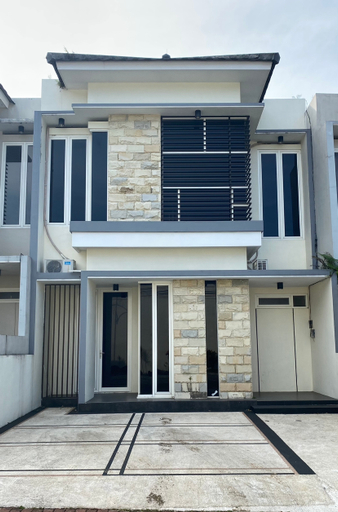 Exterior & Views 2, Homestay Allysa, Malang