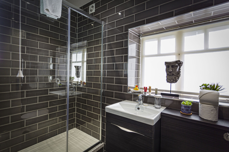 Bathroom 4, The Rutland Arms Hotel, Derbyshire