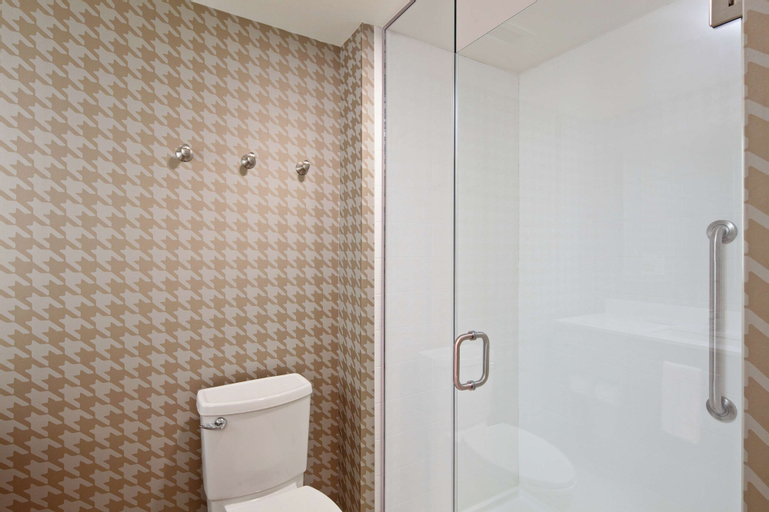 Bathroom 13