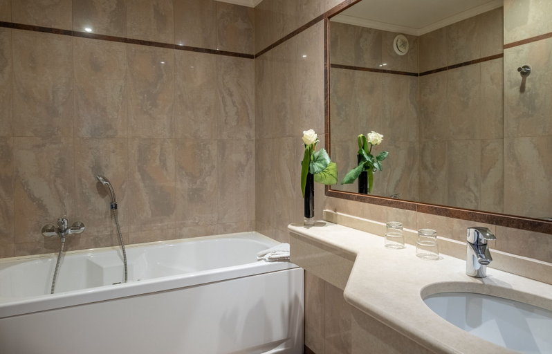 Bathroom 4, Hotel London, Paris