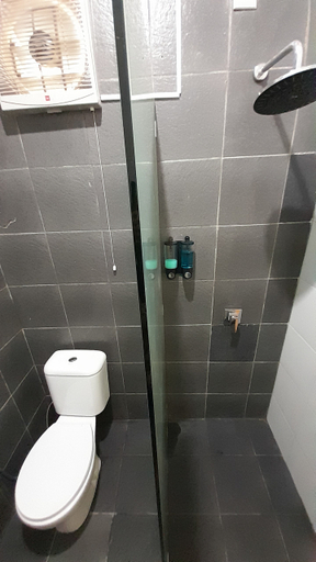 Bathroom 5, Endah View Villa - Industrial Cozy Home, Malang