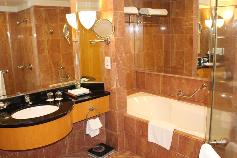 Bathroom 10