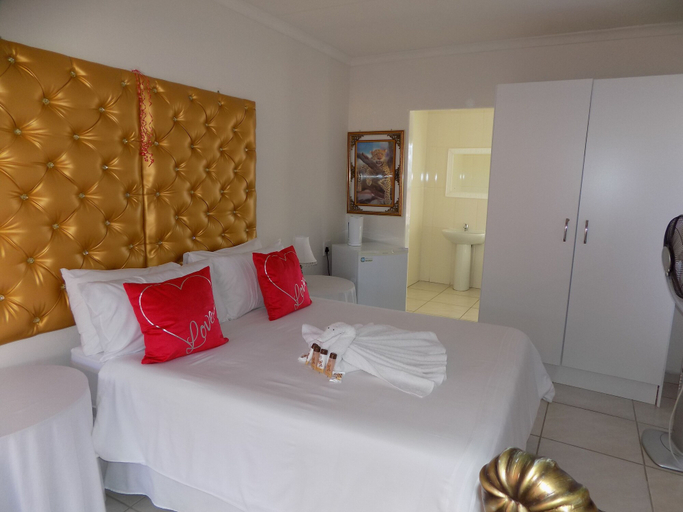 Bedroom 2, Joezebel Guest House, Bojanala