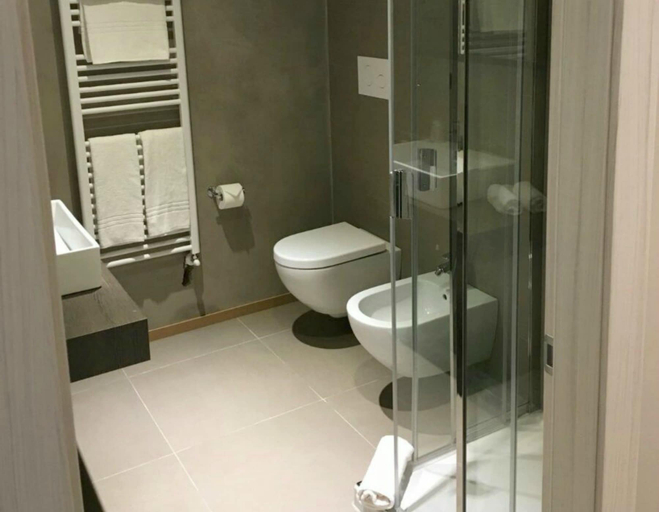 Bathroom 4, Plus Welcome Milano, Milano