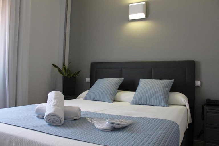 Bedroom 3, Barajas Plaza, Madrid
