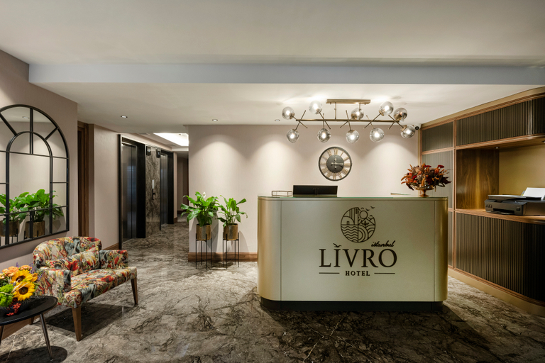 Public Area, Livro Hotel, Fatih