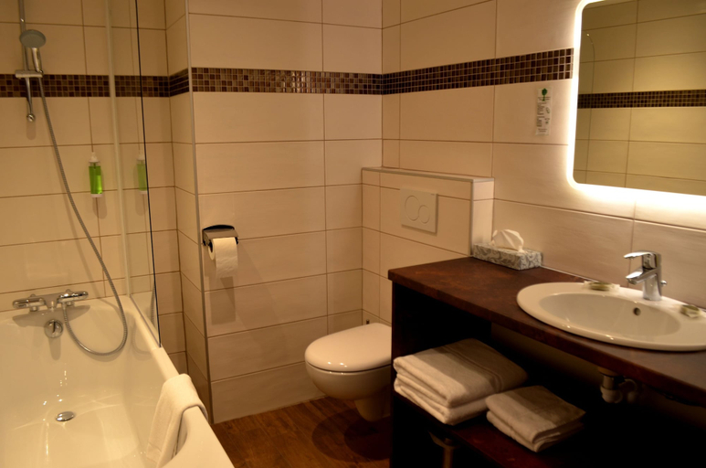 Bathroom 5, L'Alpin, Savoie