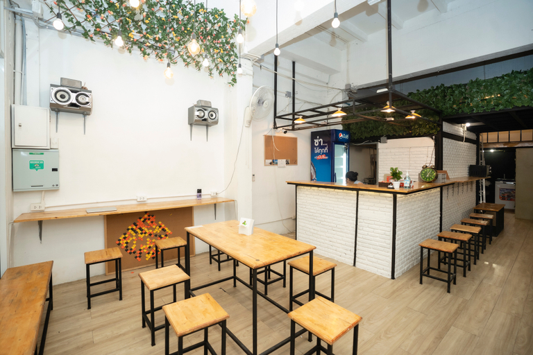 Food & Drinks 2, Liberta Hostel, Phra Nakhon