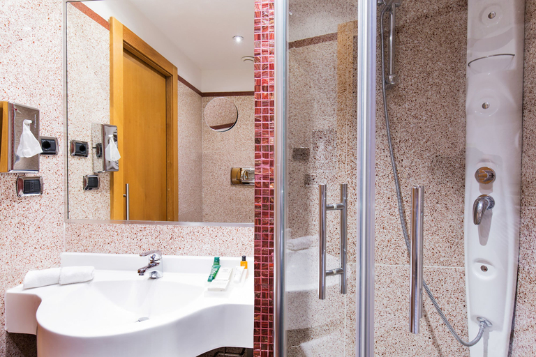 Bathroom 4, Hilton Garden Inn Rome Claridge, Rome