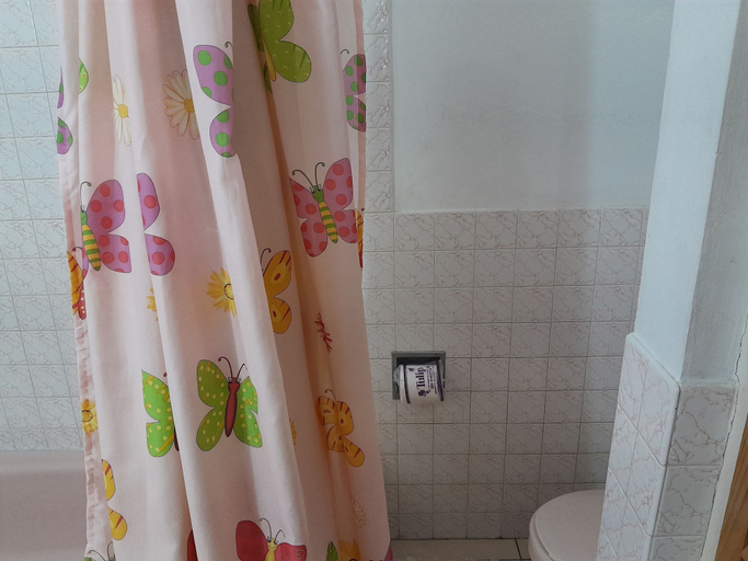 Bathroom 4, Villa Chinnor