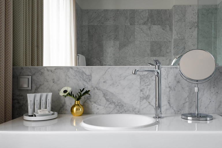 Bathroom 14