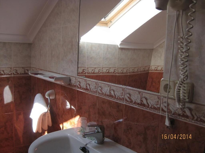 Bathroom 4, Hotel Entremontes, Asturias