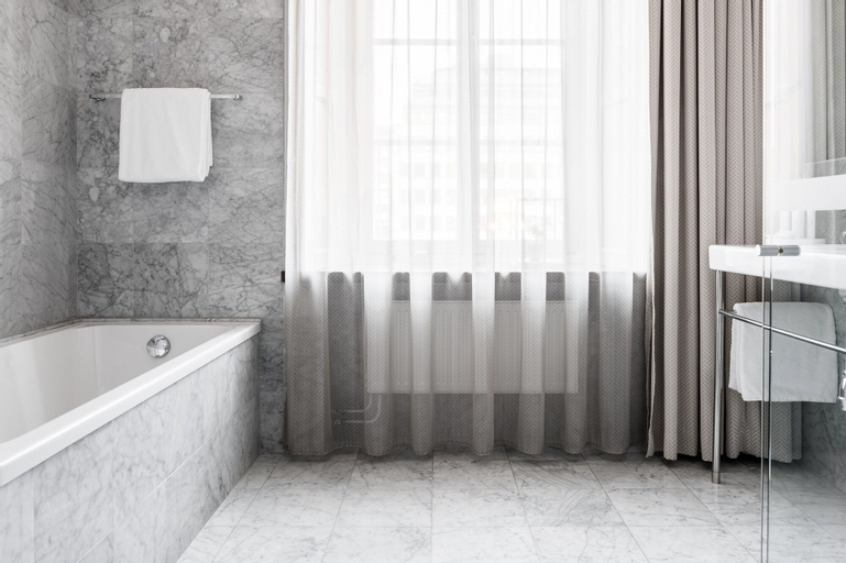 Bathroom 16