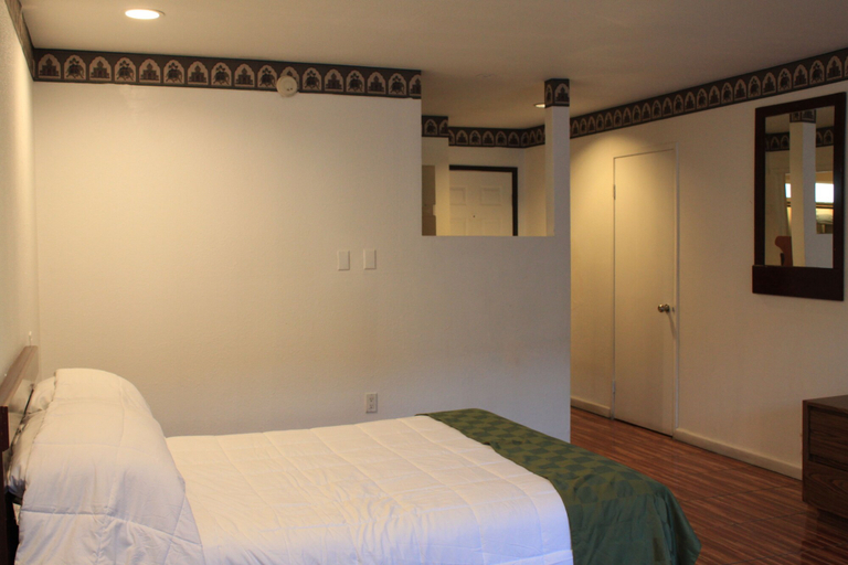 Bedroom 4, Menifee Inn, Riverside