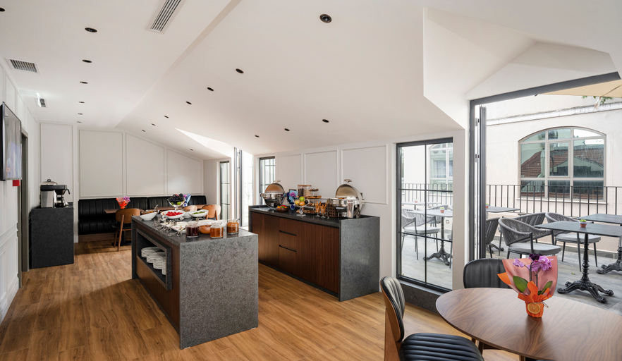 Food & Drinks 3, Livro Hotel, Fatih