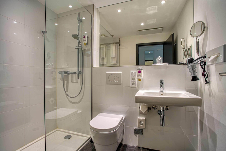 Bathroom 15