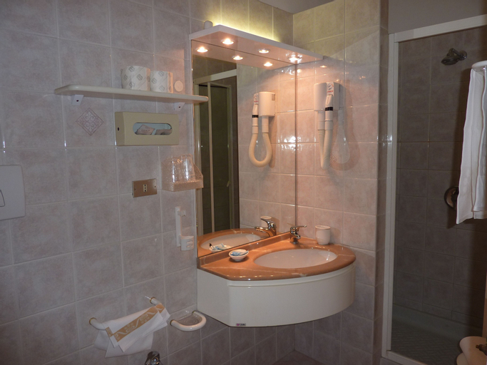 Bathroom 8