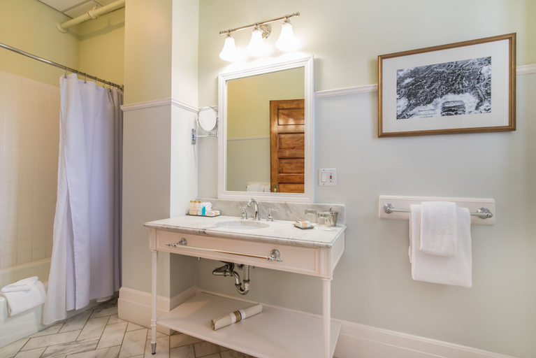 Bathroom 5, Omni Mount Washington Resort & Spa, Coos