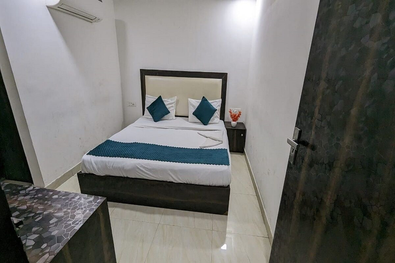 Bedroom 2, Hotel The Green Arrow, Delhi