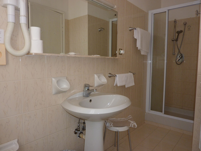 Bathroom 8