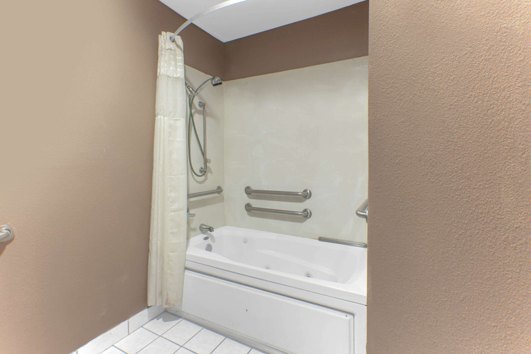 Bathroom 5, Knights Inn - Forest Hill, TX, Tarrant