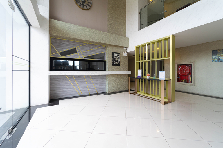 Public Area 2, Terminal 58, Phuket Island