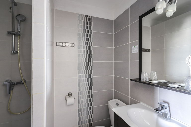 Bathroom 4, Hotel Les Palmiers En Camargue, Bouches-du-Rhône