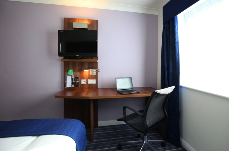 Bedroom 4, Holiday Inn Express LEEDS - EAST by IHG, Leeds