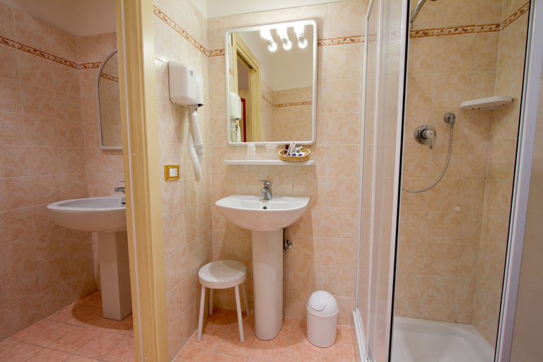 Bathroom 4, Hotel Conterie, Venezia