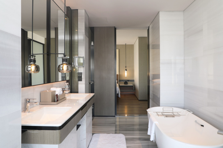Bathroom 5, Wuhan Marriott Hotel Hankou, Wuhan