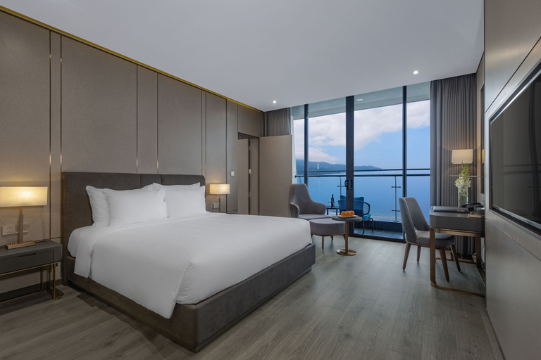 Bedroom 3, Le Sands Oceanfront Danang Hotel, Da Nang