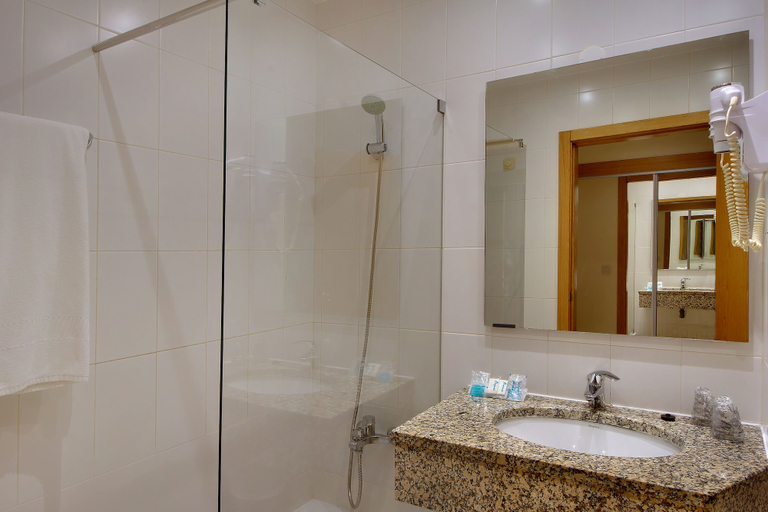 Bathroom 5, Hotel Alba, Vila Real de Santo António